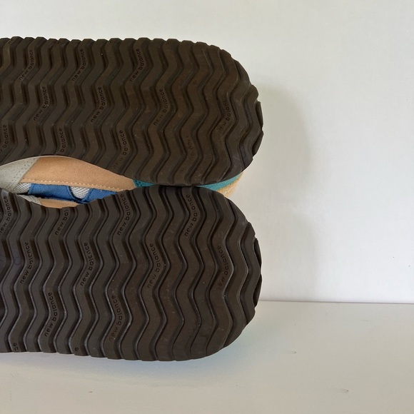 New Balance Women's 237 Sneaker with Peach/Blue/Cream colors, size 9 - Picture 9 of 11